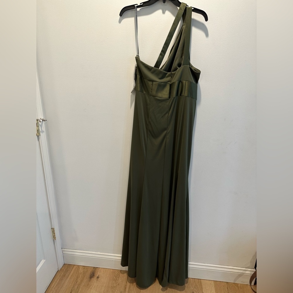 WHITE BY VERA WANG One Shoulder Jersey Satin Trim Bridesmaid Dress in Olive - Picture 3 of 4